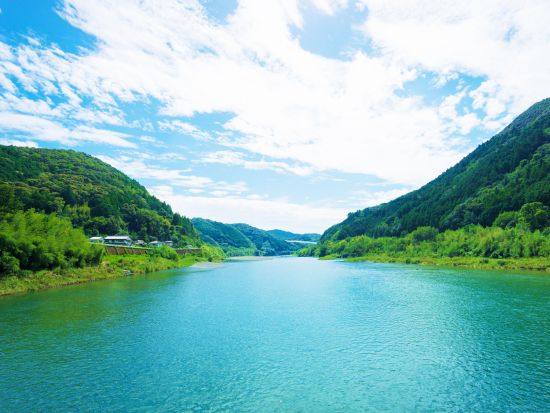 仁淀ブルーでSUP宙船（そらふね）体験 人気カフェスイーツ無料券プレゼント＜用具レンタル付／仁淀川町＞