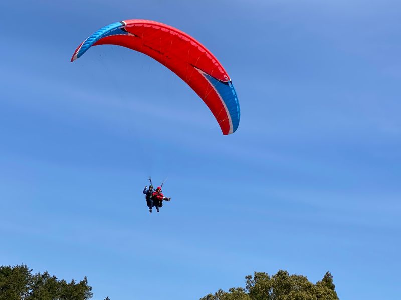 京都パラグライダー体験 高度470mタンデムコース 体験中の様子を撮影 京の空を空中散策 送迎付 子供25 以上参加可 亀岡市 京都の観光 遊び 体験 レジャー専門予約サイト Veltra ベルトラ
