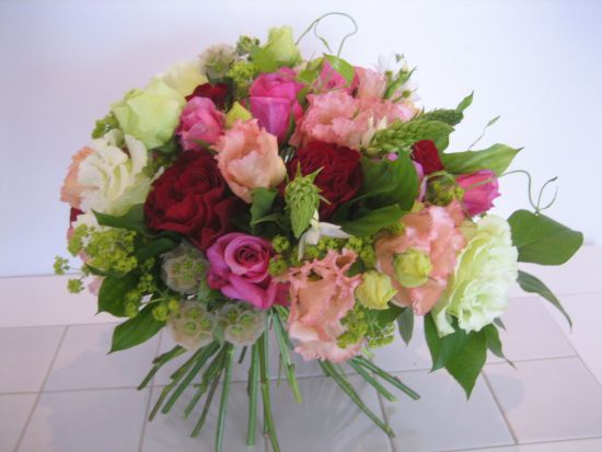 【女性限定】フレッシュフラワーアレンジメント体験　短時間でゴージャスな作品をつくりませんか【40分】＜恵比寿＞by ブルーベルフラワーセラピーアカデミー 