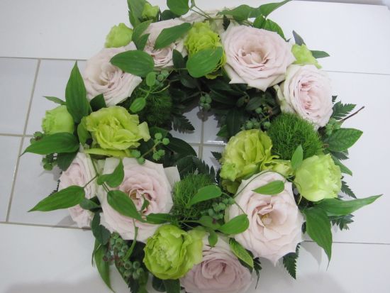 【女性限定】フレッシュフラワーアレンジメント体験　短時間でゴージャスな作品をつくりませんか【40分】＜恵比寿＞by ブルーベルフラワーセラピーアカデミー 