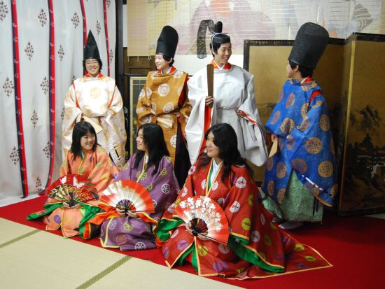 十二単変身体験 京町屋で美しいお姫様に！かぐや姫・お子様・カップル専用プランあり＜京都市／烏丸御池駅＞by 衣紋道 雅ゆき