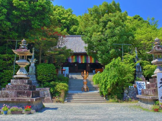 石手寺（51番）お遍路ツアー ミシュラン1つ星の札所で名物の焼き餅プレゼント＜ガイド付／お遍路グッズレンタル付／約1.5時間／道後温泉発＞