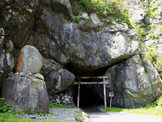 室戸岬の見所を制覇！　室戸ジオパーク＋中岡慎太郎像＋御蔵洞＋御崎寺＜貸切／8時間／選べる出発時間／高知市発＞