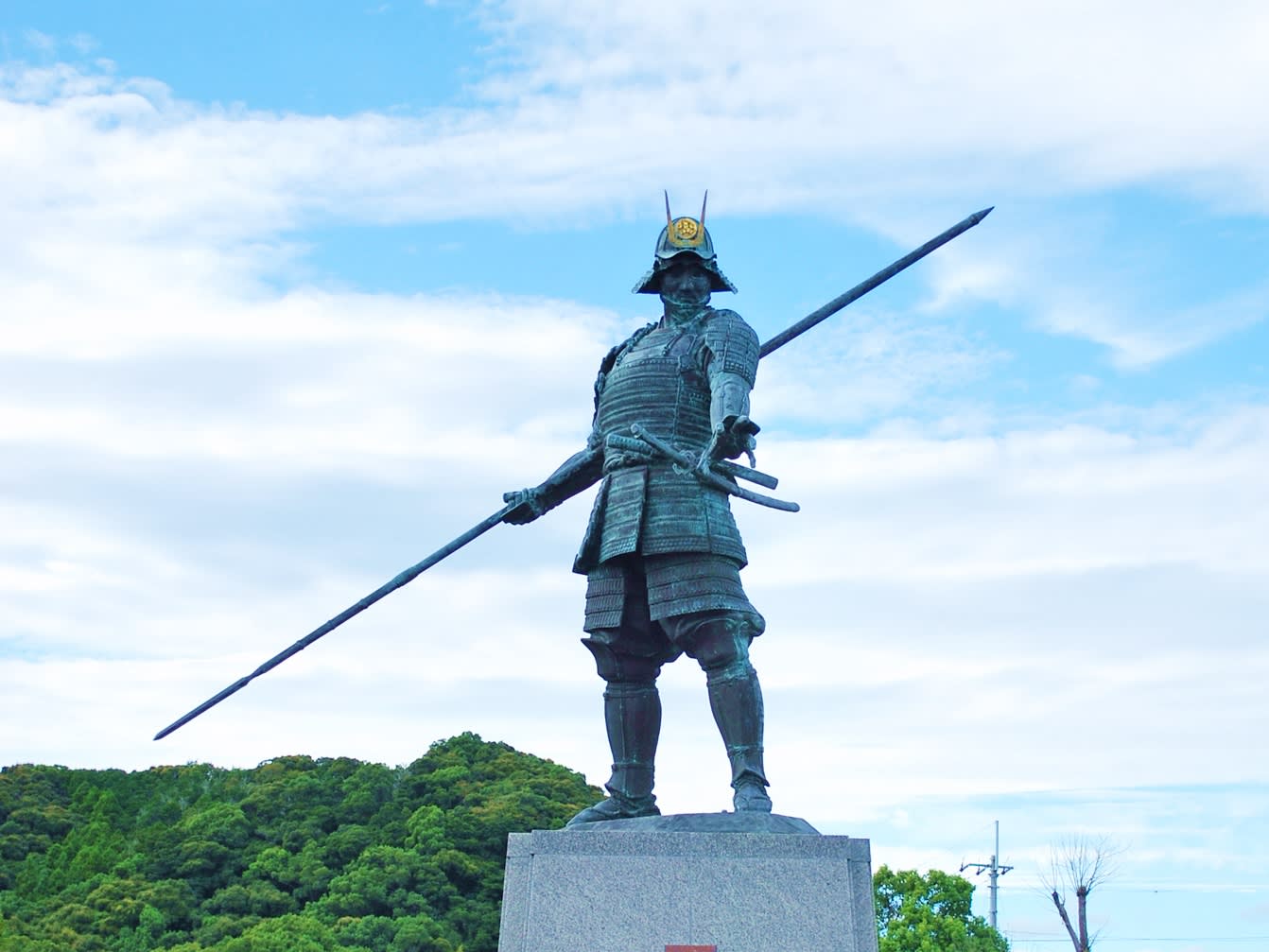 貸切「長宗我部元親」ツアー 長宗我部元親の像と墓＋一領具足供養の碑＋浦戸城跡 土佐の戦国大名と四国統一を辿る＜3時間／選べる出発時間／空港送迎可／高知市発＞  | 高知の観光&遊び・体験・レジャー専門予約サイト VELTRA(ベルトラ)