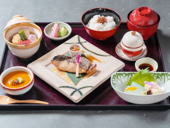 智積院 拝観＋京料理御膳の昼食 事前予約＜智積院茶寮 桔梗／京都七条＞