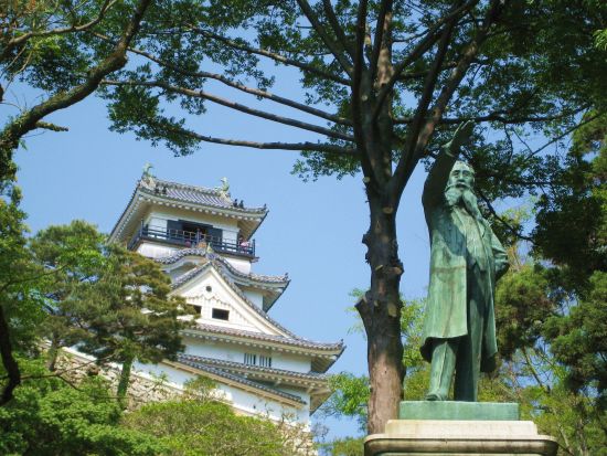 貸切「板垣退助」ツアー　板垣退助像 (高知城)＋自由民権記念館＋板垣退助誕生地の碑＋板垣退助の墓＜3時間／選べる出発時間／空港送迎可／高知市発＞