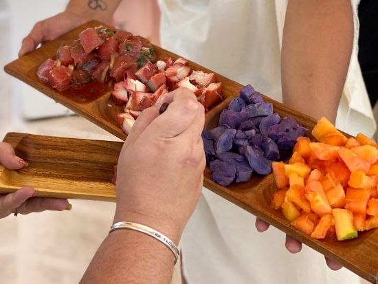 セーリング　カモアウリ号　木製のポリネシアン・セーリング・カヌーでハワイの文化体験や伝統料理を体験　6名までの少人数制＜2時間／ケワロ湾発＞