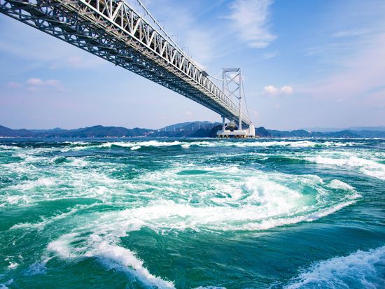 Japan_Tokushima_Naruto_whirlings_shutterstock_573226414