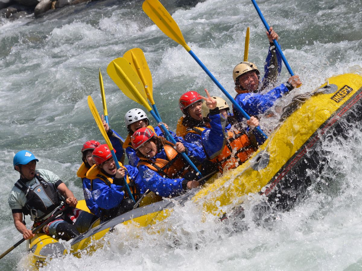 1日ラフティング体験 利根川で激流下り 4 6月 昼食付 みなかみ町 水上 みなかみ 猿ヶ京 法師の観光 遊び 体験 レジャー専門予約サイト Veltra ベルトラ