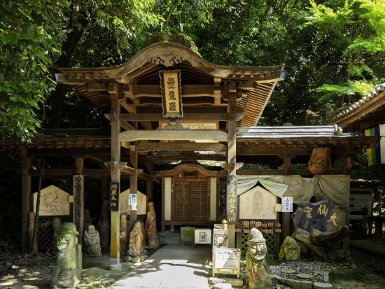 貸切定番観光ツアー　松山の人気観光地を1日で巡る！　道後温泉＋石手寺＋松山城＋ 坂の上の雲ミュージアム　正岡子規や伝統工芸にも触れる充実旅＜6時間／松山発＞