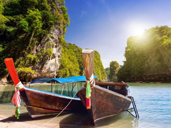 ロングテールボートで行くパンガー湾ツアー　シーカヌー体験＋洞窟探検＋水上村＋ジェームスボンド島上陸＜ホテル送迎／日本語ガイド／昼食＞