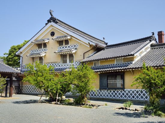 貸切レトロツアー　街並み保存地区・内子＆伊予の小京都・大洲　内子座＋大洲城＋上芳我邸＋臥龍山荘＜6時間／選べる出発時間／松山発＞