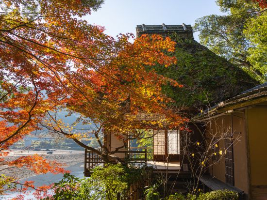 貸切レトロツアー　街並み保存地区・内子＆伊予の小京都・大洲　内子座＋大洲城＋上芳我邸＋臥龍山荘＜6時間／選べる出発時間／松山発＞