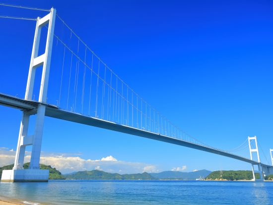 しまなみ海道観光スポット巡り！　来島海峡大橋＋亀老山展望公園＋大山祇神社＋耕三寺＜6・8時間／選べる出発時間／松山発着または松山発・尾道着＞