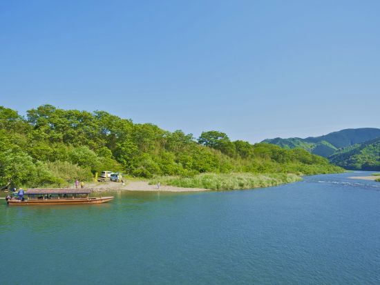 貸切屋形船　四万十川の定番観光クルーズ！　グループ旅行や記念日に屋形船を貸切＜お食事オプションあり／1時間／選べる乗船時間／四万十市＞by 四万十の碧