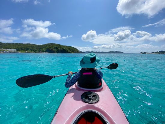 【慶良間シーカヤック＋シュノーケリング】座間味島発　ケラマブルーをカヤックで堪能！＜半日または1日／写真無料／シャワー完備／座間味島内送迎可＞by ドリフター