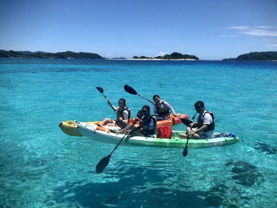 【慶良間シーカヤック＋シュノーケリング】座間味島発　ケラマブルーをカヤックで堪能！＜半日または1日／写真無料／シャワー完備／座間味島内送迎可＞by ドリフター