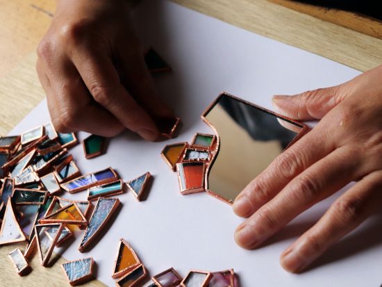 ステンドグラス体験教室 自然豊かな南阿蘇村の工房で世界にひとつだけの作品作り アンティークガラスを選べるプランあり！by glass studio MATSU