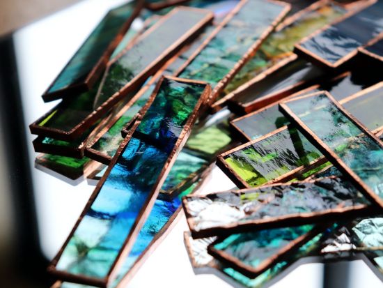 ステンドグラス体験教室 自然豊かな南阿蘇村の工房で世界にひとつだけの作品作り アンティークガラスを選べるプランあり！by glass studio MATSU