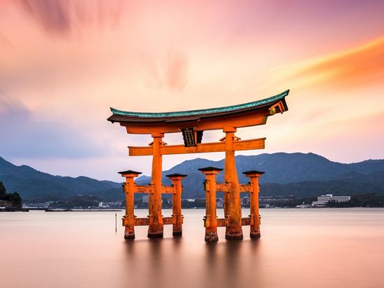 Hiroshima_Itsukushima Shrine_shutterstock_363803048