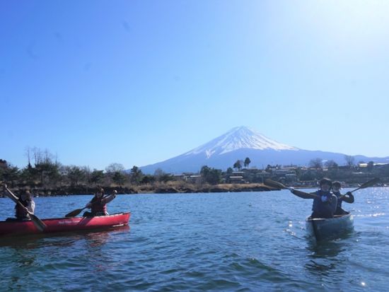 カヌー体験　富士山を眺めながら湖上散歩　写真サービス付き＜3歳から参加可／2時間／午前・午後／送迎付き／富士河口湖町＞