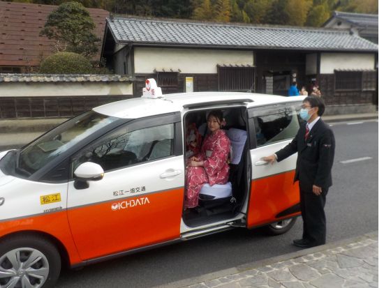 貸切観光タクシー 国宝松江城＋妖怪の町 水木しげるロードを巡る＜4時間／1-9名／松江市内発着・松江発米子空港着＞4名参加で1名7,900円～ by松江一畑交通