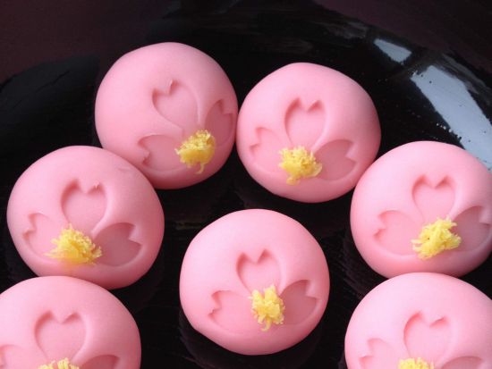 茶道体験　築100年の町家カフェで四季折々の和菓子と茶の湯に親しむ　着付け体験付きプラン＜1時間半／金沢市＞