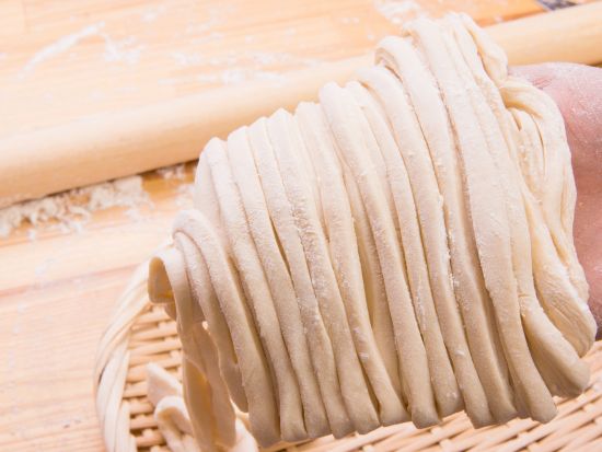 貸切香川日帰りツアー　こんぴらさん＋讃岐うどん手打ち体験　パワースポット参拝と名物グルメ＜選べる出発時間／高知市発＞