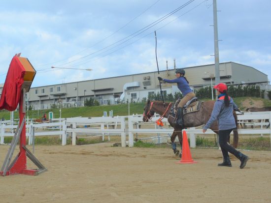 流鏑馬（やぶさめ）体験 乗馬しながら矢を放つ騎射 ＜JR東郷駅へ送迎可／宗像市＞ by カナディアンキャンプ乗馬クラブ
