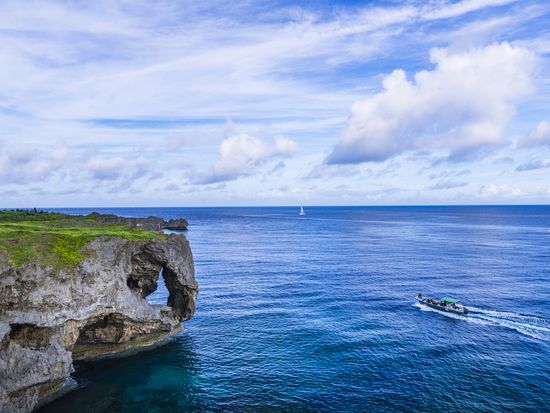 Japan_Okinawa_cape manzamo_shutterstock_671766094