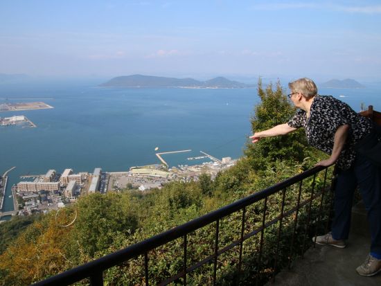 貸切観光タクシー 初めての高松観光はこれに決定！屋島＋栗林公園へご案内 本場うどんの昼食＜5時間／昼食付／高松市発＞