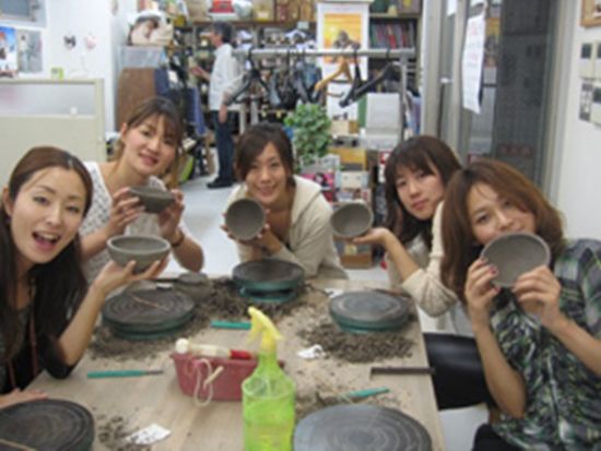 サークルや会社の仲間と一緒に　グループで陶芸体験＜中目黒駅から徒歩5分＞ by 千秋工房