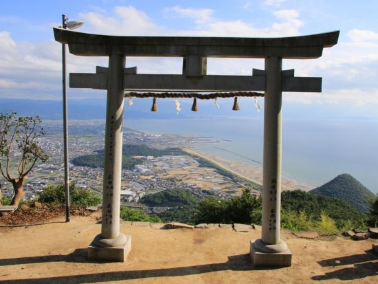 金刀比羅宮＋讃岐うどん作り体験＋天空の鳥居＋父母ヶ浜を巡る貸切観光タクシー＜8時間／昼食付／高松市発＞