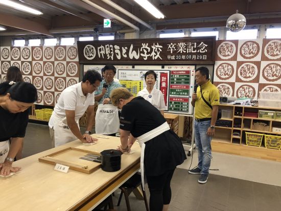 金刀比羅宮＋讃岐うどん作り体験＋天空の鳥居＋父母ヶ浜を巡る貸切観光タクシー＜8時間／昼食付／高松市発＞