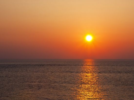 サンセットSUP（スタンドアップパドル）　海の上から美しい夕日を鑑賞！＜写真無料／シャワー完備／座間味島内送迎可＞by ドリフター