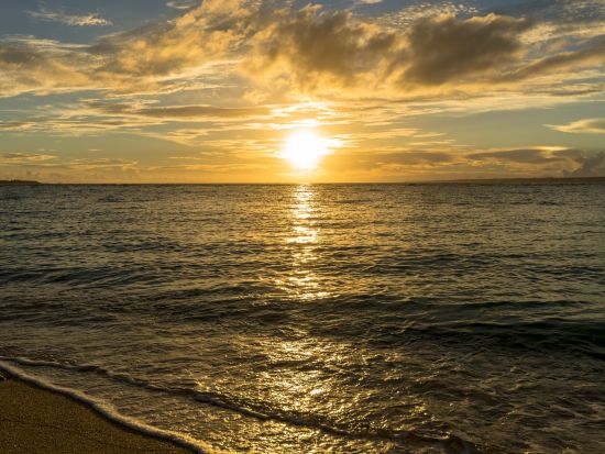 サンセットSUP（スタンドアップパドル）　海の上から美しい夕日を鑑賞！＜写真無料／シャワー完備／座間味島内送迎可＞by ドリフター