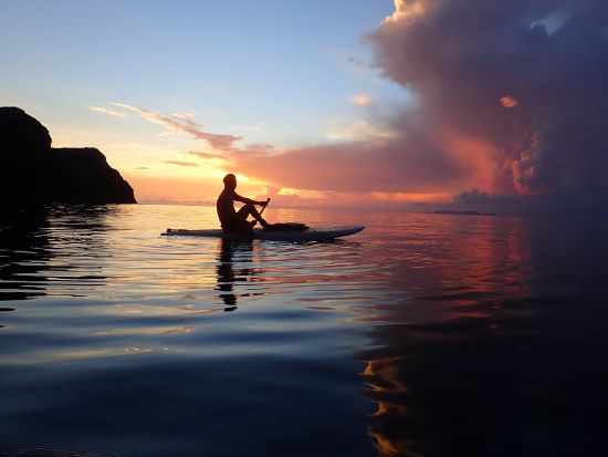 サンセットSUP（スタンドアップパドル）　海の上から美しい夕日を鑑賞！＜写真無料／シャワー完備／座間味島内送迎可＞by ドリフター