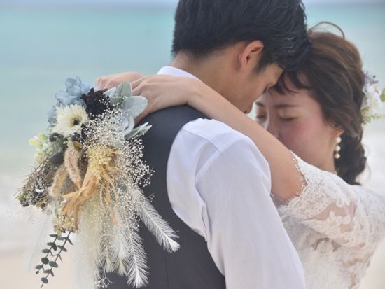 ウェディングフォトツアー　女性カメラマンがご案内！ビーチや森のナチュラルシーンで撮影＜マタニティフォト可／2時間／宮古島＞