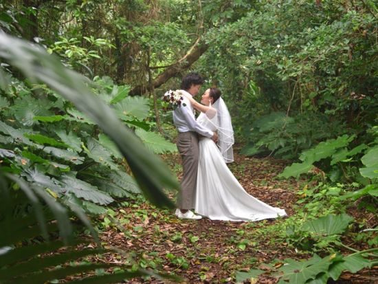 ウェディングフォトツアー　女性カメラマンがご案内！ビーチや森のナチュラルシーンで撮影＜マタニティフォト可／2時間／宮古島＞