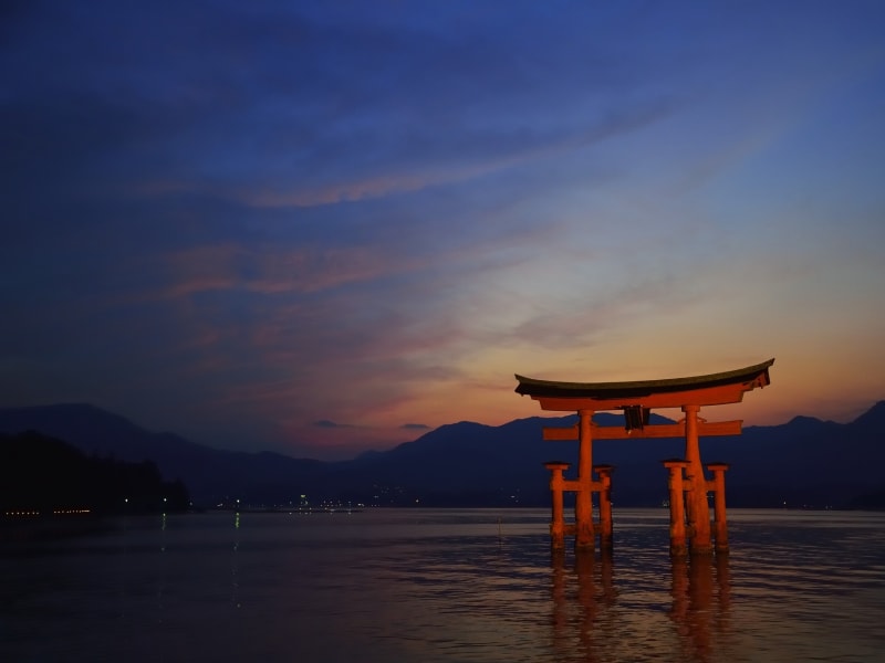 Japan_Hiroshima_厳島神社（夕焼け）_pixta_14244101_M