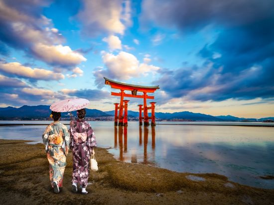 貸切観光タクシー 宮島ミステリーツアー 熟練ドライバー兼ガイドと宮島の謎に迫る！＜4-6時間／1-4名／広島市発着＞4名参加で1名7,200円～