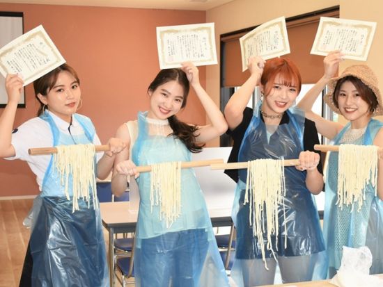 老舗人気店「さぬき麺業」での本格手作りうどん体験！＜高松市内＞