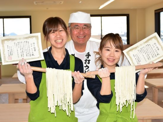 老舗人気店「さぬき麺業」での本格手作りうどん体験！＜高松市内＞