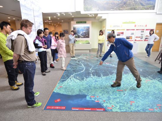 【2026】富山発着日帰りバスツアー 雪の大谷が語る水と氷の物語 雪の大谷ウォーク・立山黒部アルペンルートバスツアー 立山登山ガイドが徹底解説＜ランチ付／1日＞