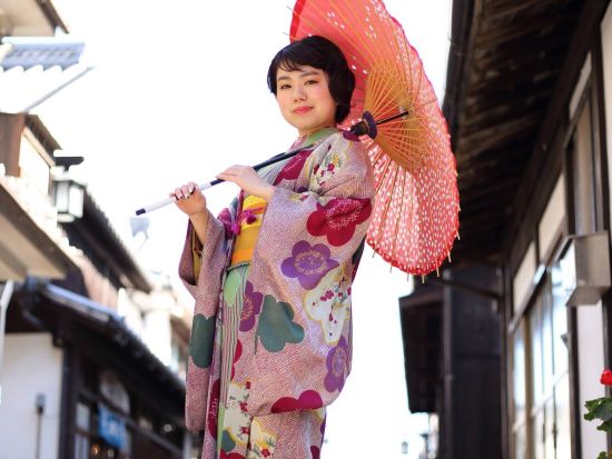 着物レンタル＆着付け体験　お手持ちの洋服を着物と合わせて新しいスタイルにアレンジ！着用した着物はそのままプレゼント＜宮島＞