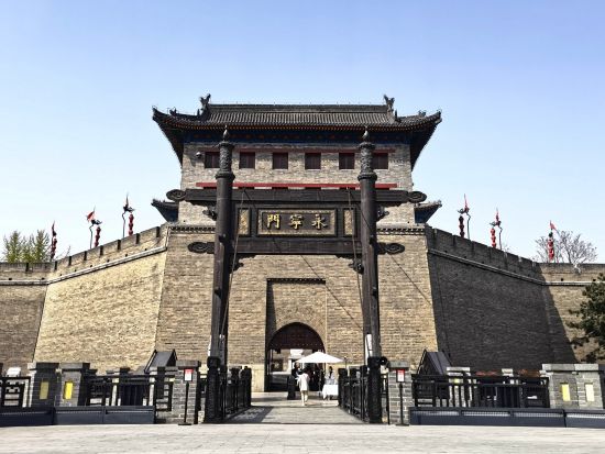 西安 1日観光ツアー　兵馬俑＆秦始皇帝陵＆大雁塔＆唐歌舞ショー観賞＆ビャンビャン麺＆餃子宴 ＜貸切／食事付き／日本語ガイド／西安発＞