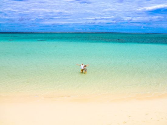 ウミガメシュノーケリングツアー　ウミガメ遭遇率99％ プロカメラマンが撮影！ドローン撮影や星空フォトのオプションあり＜3歳～60歳まで参加OK／宮古島＞