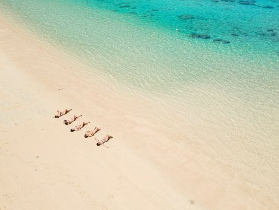 ウミガメシュノーケリングツアー　ウミガメ遭遇率99％ プロカメラマンが撮影！ドローン撮影や星空フォトのオプションあり＜3歳～60歳まで参加OK／宮古島＞