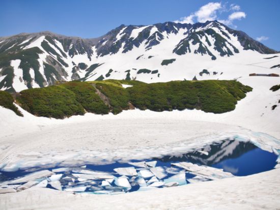 【2026】「立山の雪を知る」室堂平雪上散策ガイドツアー 立山登山ガイドが立山黒部アルペンルートをご案内　雪の秘密を大研究＜4月18日～26日／ホテル立山集合＞
