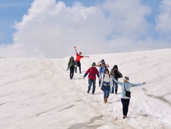 【2026】「立山の雪を知る」室堂平雪上散策ガイドツアー 立山登山ガイドが立山黒部アルペンルートをご案内　雪の秘密を大研究＜4月18日～26日／ホテル立山集合＞